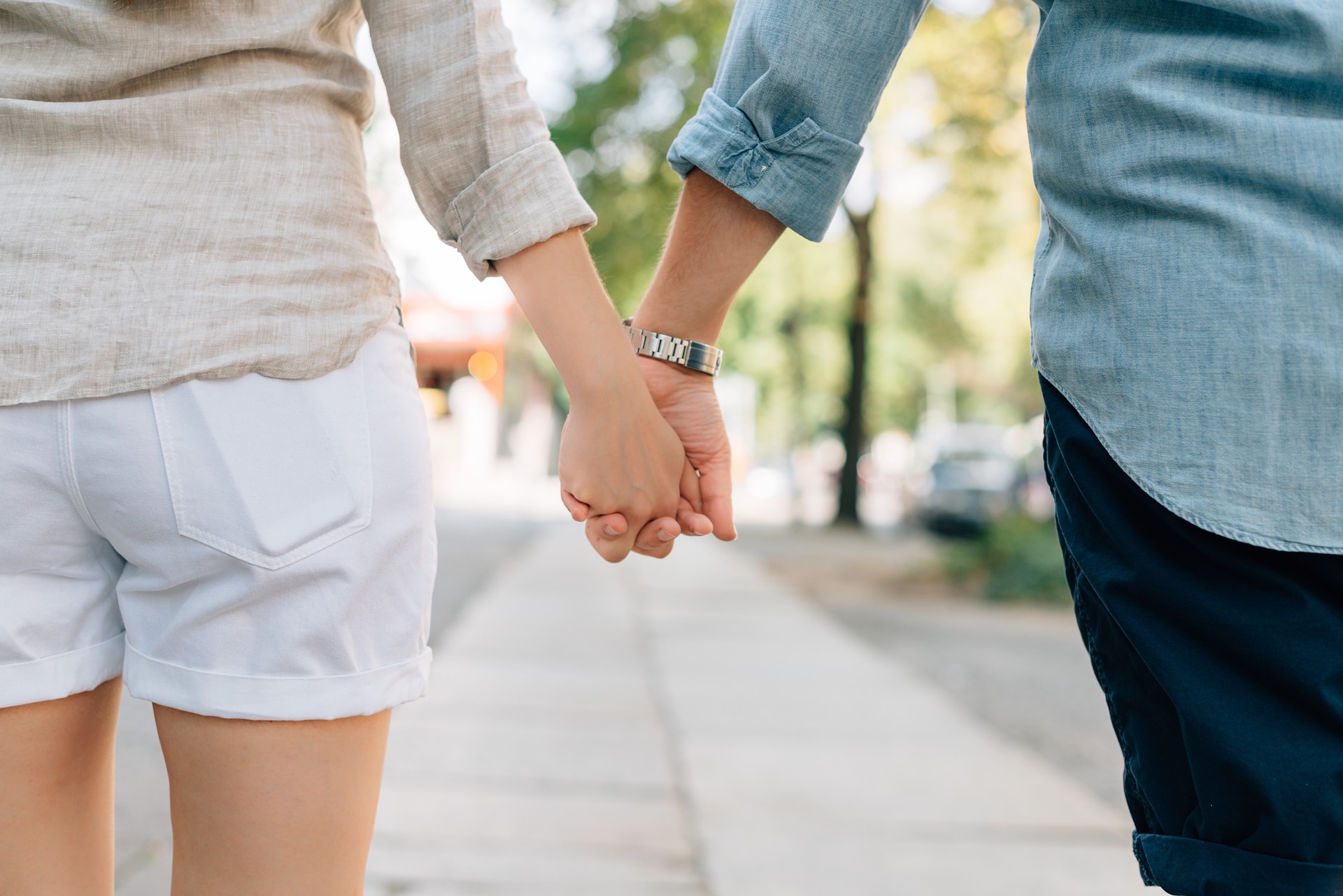 Gesica couple Pixabay holding-hands-1149411_1920.jpg