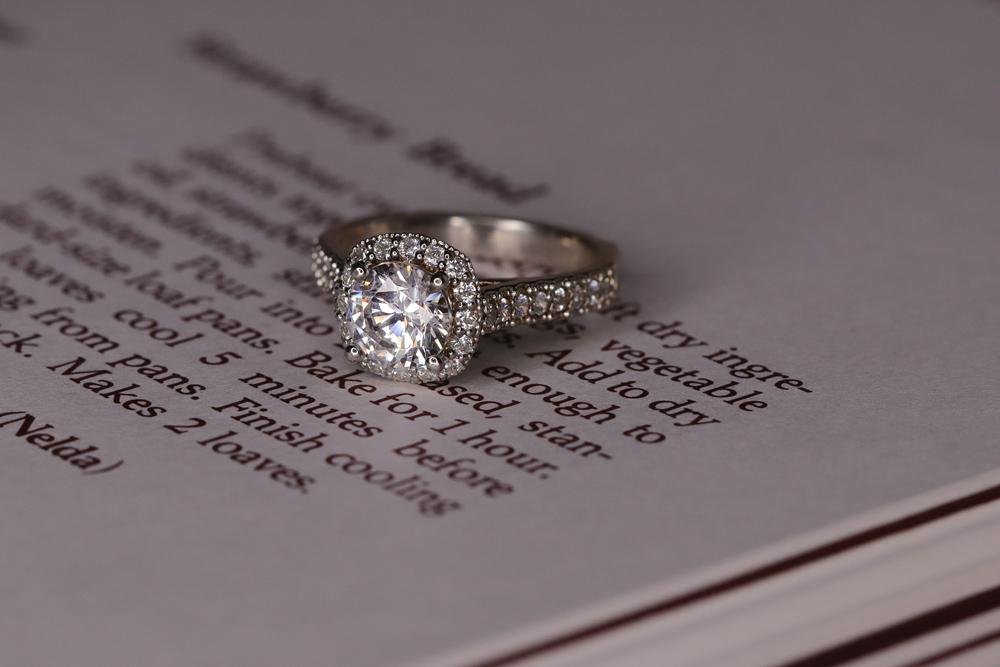 La bague de fiançailles est un bijou de famille